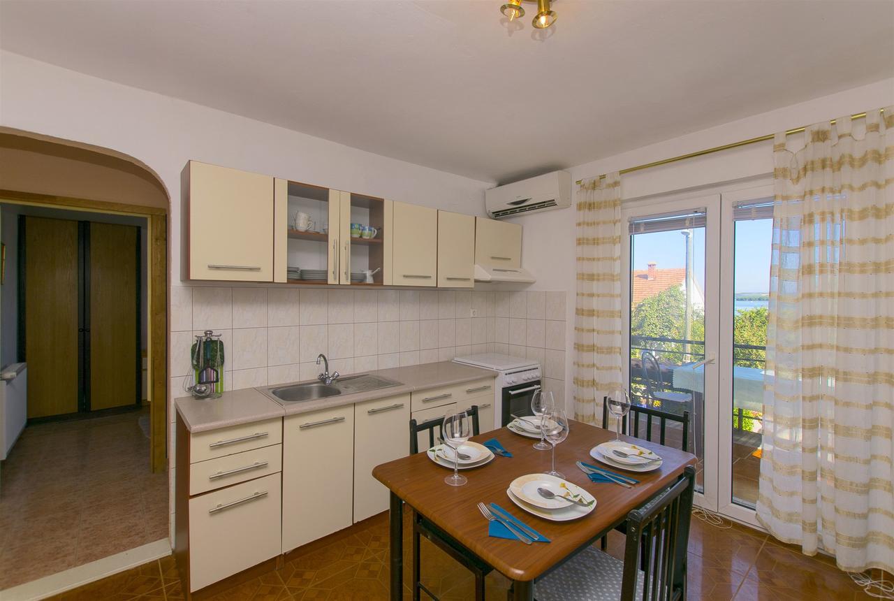 Apartments Irena Tkon Luaran gambar